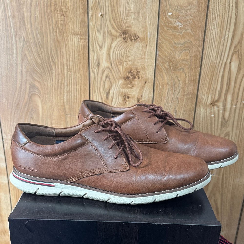 Tommy Hilfiger Brown Leather Oxfords